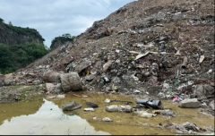 将约110万立方米未经分拣的建建垃圾夹杂填埋到